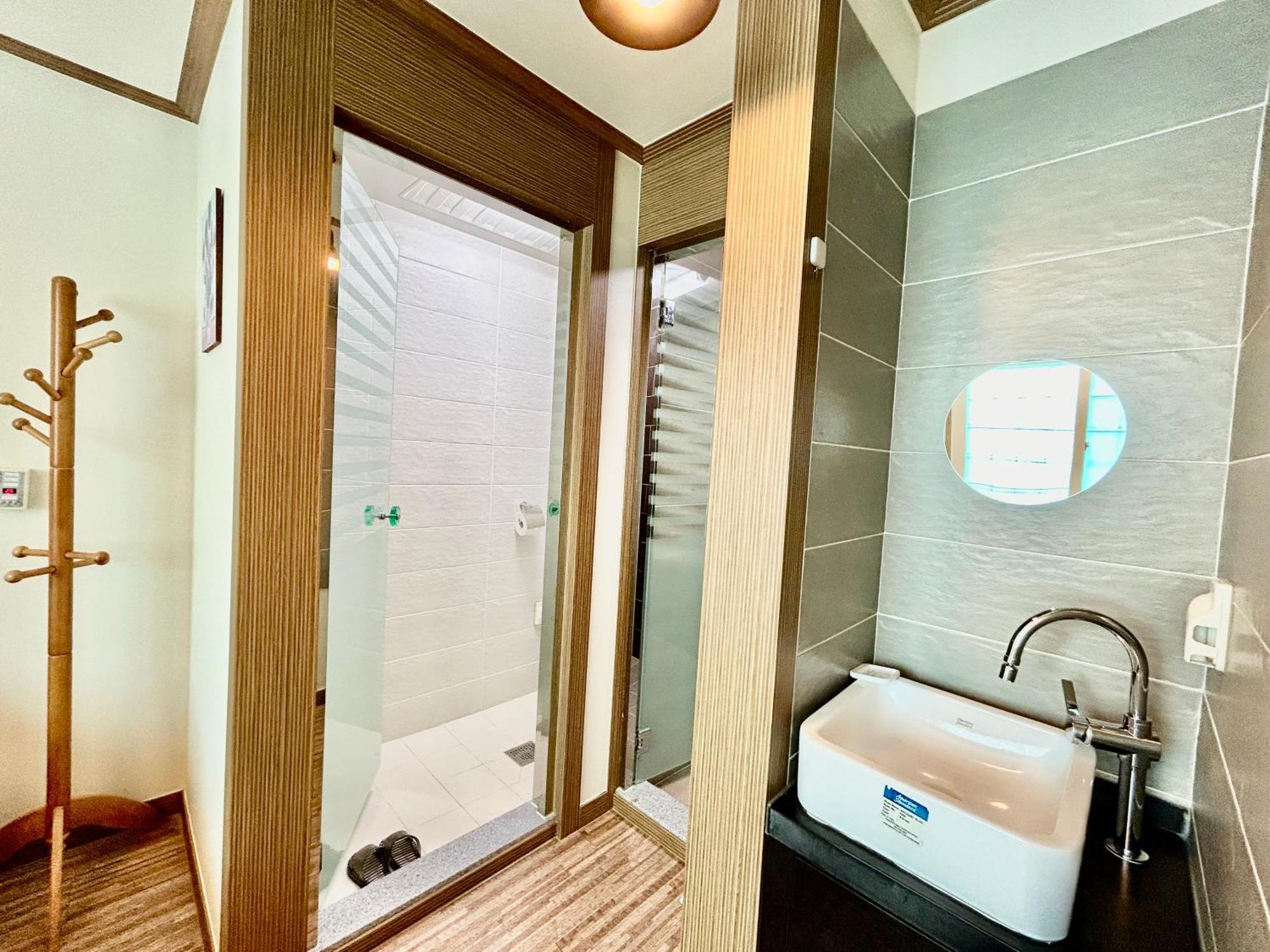 Okpo Business Hotel Geoje Ngoại thất bức ảnh